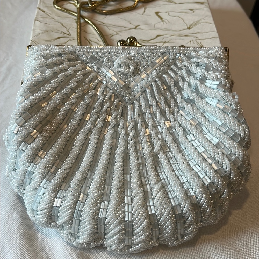 White and Blue Beaded Clutch with Seashell Design Vintage
